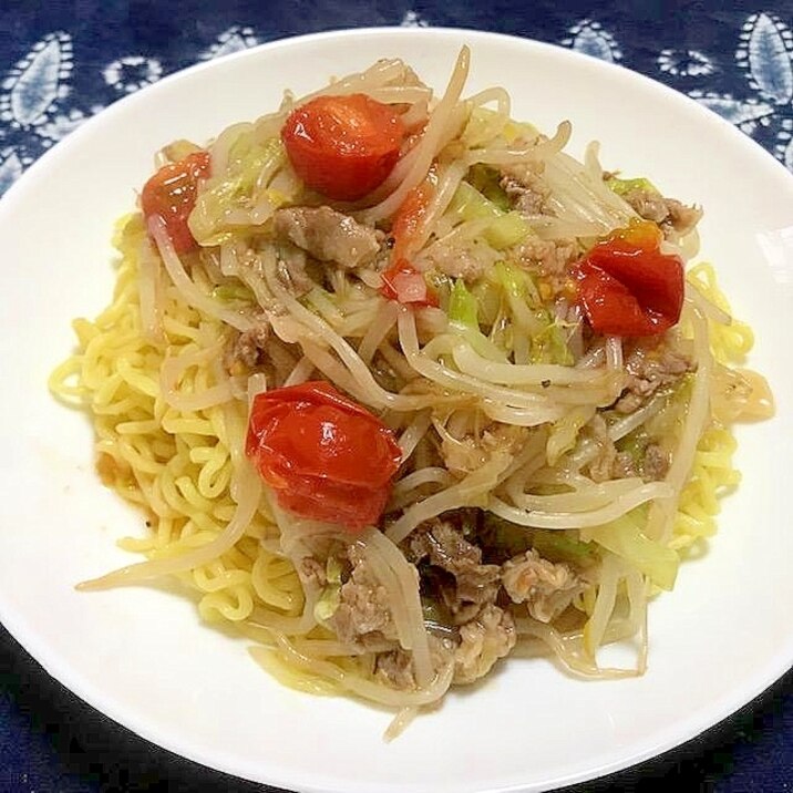 プチトマトと豚肉とキャベツのあんかけ焼きそば